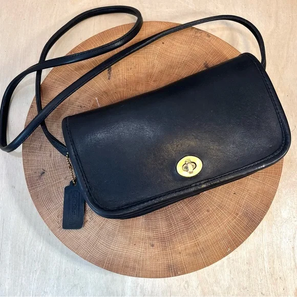 Vintage Coach Black Dinky 4422 Turnlock Crossbody Bag Made in USA NYC Era - Picture 1 of 16